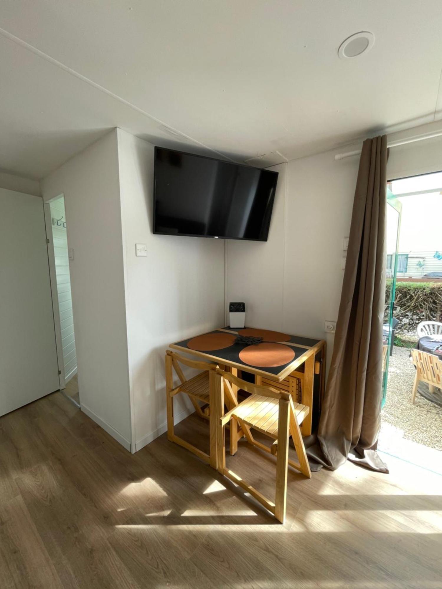 Camping Des Acacias Saint-Paulet-de-Caisson Eksteriør billede