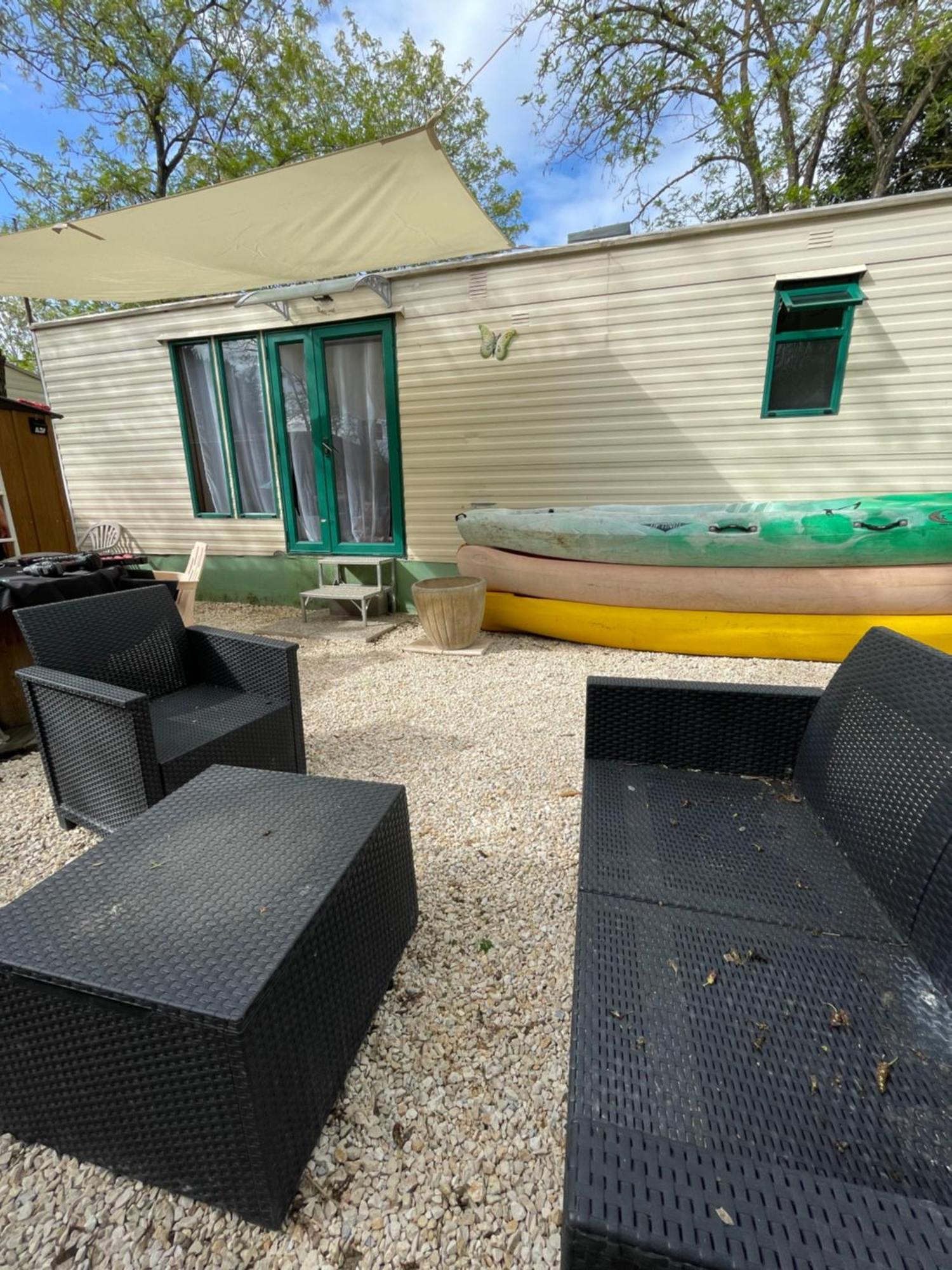 Camping Des Acacias Saint-Paulet-de-Caisson Eksteriør billede